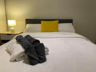 Cozy Suite - Clayton North - 0