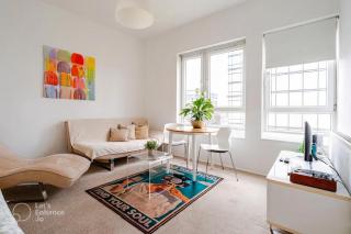 Smart 2BR City Stay with Rooftop View - Londra - 9