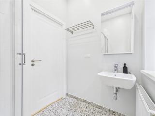 Central 2BR Apartment - 10min to Old Town - 6