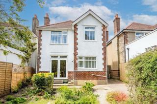 Primrose - Refurbished Family Home, With Rear Garden - Poole - 0