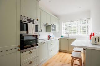 Primrose - Refurbished Family Home, With Rear Garden - Poole - 8