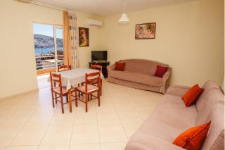 Sarah's Apartments - 5 min walk to Beaches & Boulevard - big balcony! - Saranda - 6