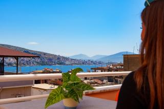 Sarah's Apartments - 5 min walk to Beaches & Boulevard - big balcony! - Saranda - 0