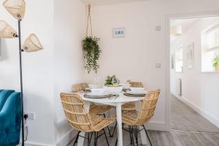 Seas the Day - Moments from Hamworthy Beach and Park - 7