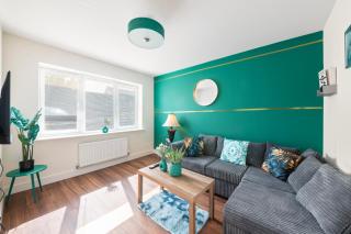 7 mins from Reading Town Centre - Spacious 4BR Apartment - Earley - 0