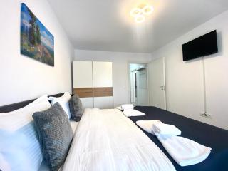 Elegance Stay Apartment - Braşov - 6