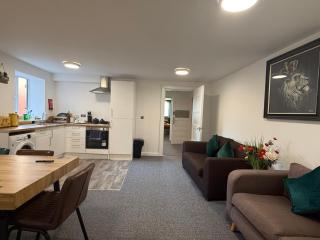 Three-Bedroom Superior Apartment - Sleeps 6 - 8