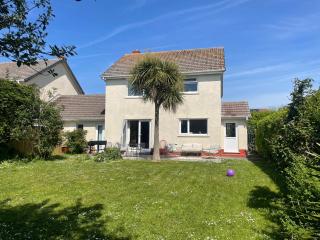 Palms - spacious, 3 bedroom, pet friendly, family holiday home - Manorbier - 3