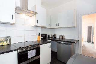 Spacious 3 Bedroom Home with Parking in Southend - Southend-on-Sea - 9