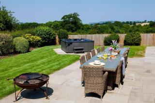 Roundton Farmhouse - 5