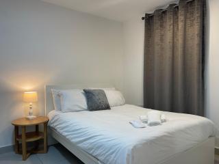 Cozy 2 Bedroom Flat - City Centre - Free Parking - Cardiff - 5