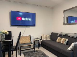 Cozy 2 Bedroom Flat - City Centre - Free Parking - Cardiff - 4