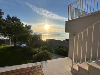 Luxury Family Beach Front Villa - SUNDAY BEACH HOUSE - 9