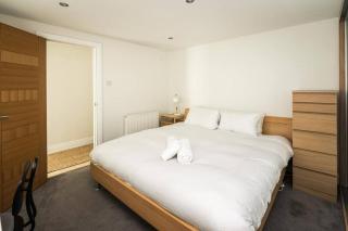 Elegant 2BD Duplex with Outdoor Patio/Glass Canopy - Londra - 3