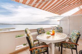 Familienfreundliches Ferienhaus Direkt Am Meer - Kustići - 8