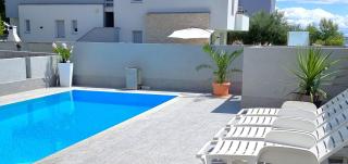 Erdgeschoss Ferienwohnung Mit Garten Und Pool - Privlaka - 0