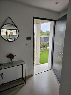 Villa neuve avec piscine - 2