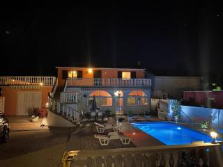 Apartment In Zukve Mit Terrasse, Neben Dem Strand - Grbe - 0