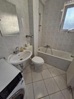 Nice 2 Bedroom Apartment in Offenbach 4 people - 6
