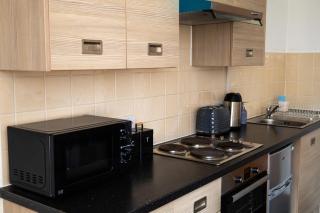 Chic Trafford Apartment, Private Underground Parking, Fast Wi-Fi, Self Check-in Anytime, 5 mins to Old Trafford Stadium - Manchester - 9