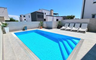 Bezaubernde Ferienwohnung Mit Gemeinsamem Pool - Privlaka - 0
