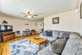 Cozy Loveland Ranch Perfect for Relaxation home - 0