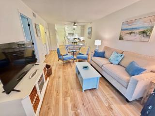 Walk to Folly Field Beach 2 bed 2 bath Golf View - 9