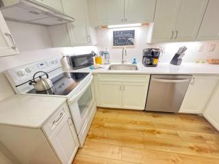 Walk to Folly Field Beach 2 bed 2 bath Golf View - Hilton Head Island - 3