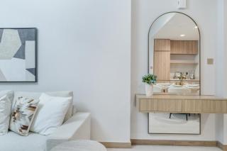 Premium 2BR Apt Home Fully Furnished - 1