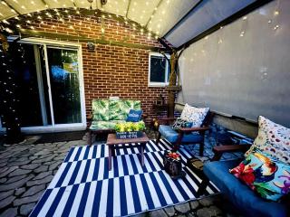 Schaumburg Paradise Oasis with a secret garden and private Pool - Schaumburg - 9