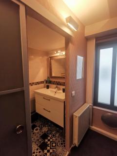 Independent Master suite, 18th century home - 2