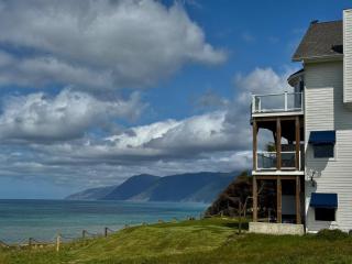 Seagull by OceanviewHotTubs Oceanfront Tesla chrging Shelter Cove - - 3