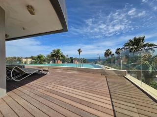 Luxury Seaview Escape 3bd in Limassol Skyscraper - Limassol - 8