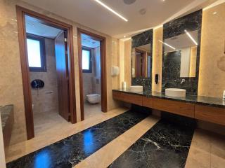Luxury Seaview Escape 3bd in Limassol Skyscraper - 4