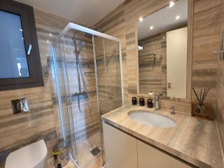 Luxury Seaview Escape 3bd in Limassol Skyscraper - 3