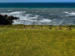 Seagull by OceanviewHotTubs Oceanfront Tesla chrging Shelter Cove - - 9