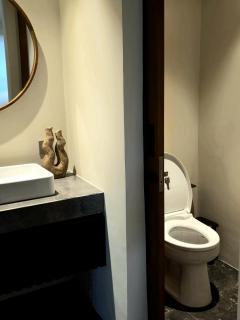 Stylish 1-Bedroom Apartment - 0