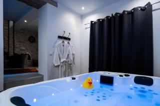 Love Room Une Pause à Deux - Jacuzzi - Chambre Secrète - Château-Landon - 8
