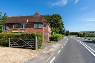 Beautiful 3 bedroom cottage close to Goodwood ! - Moffat - 1