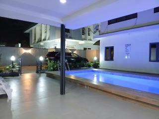 Enchanting Two bedroom Home with Pool - Ikeja - 0