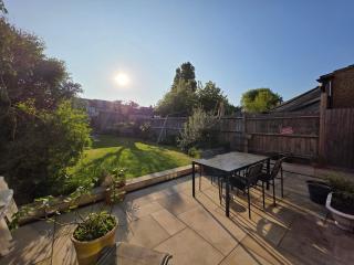 Peaceful 3-Bed Retreat by Epping Forest Chingford - 1