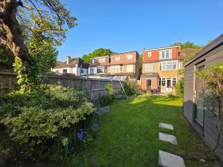 Peaceful 3-Bed Retreat by Epping Forest Chingford - Woodford Green - 3