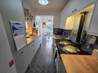 Peaceful 3-Bed Retreat by Epping Forest Chingford - 9