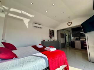 Studio Love Room Rooftop Jacuzzi SCLS Rentals - Cannes - 6