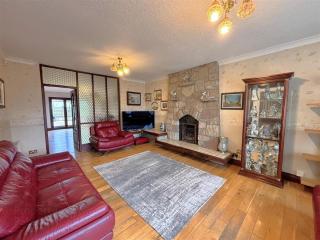 Large 4 Bedroom Detached Home - Private Driveway - Quiet Neighbourhood - Belfast - 0