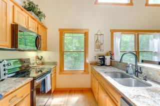 Game Room and 3-Story Deck at Lake Hiwassee Hideaway - Murphy - 5