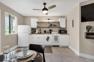 King Bed Modern Studio Apartment - Huntsville - 0