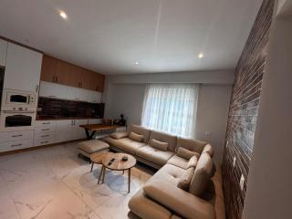 Artemis Guesthouse - Gjirokastër - 9