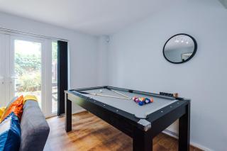 Stunning Townhouse In Salford, Free Parking, Pool Table, Table Tennis, 4Bedrooms - Manchester - 3