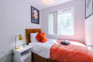 Stunning Townhouse In Salford, Free Parking, Pool Table, Table Tennis, 4Bedrooms - 4